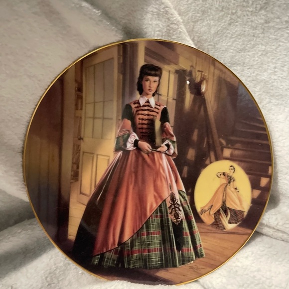 The Bradford Exchange Other - The Bradford Exchange Decorative Plate with Victorian Lady in Pink and Green